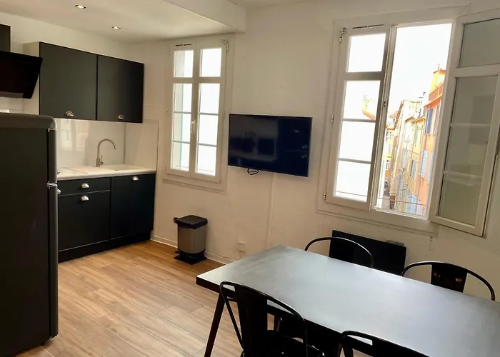 Republique - Dauder De Selva Apartment